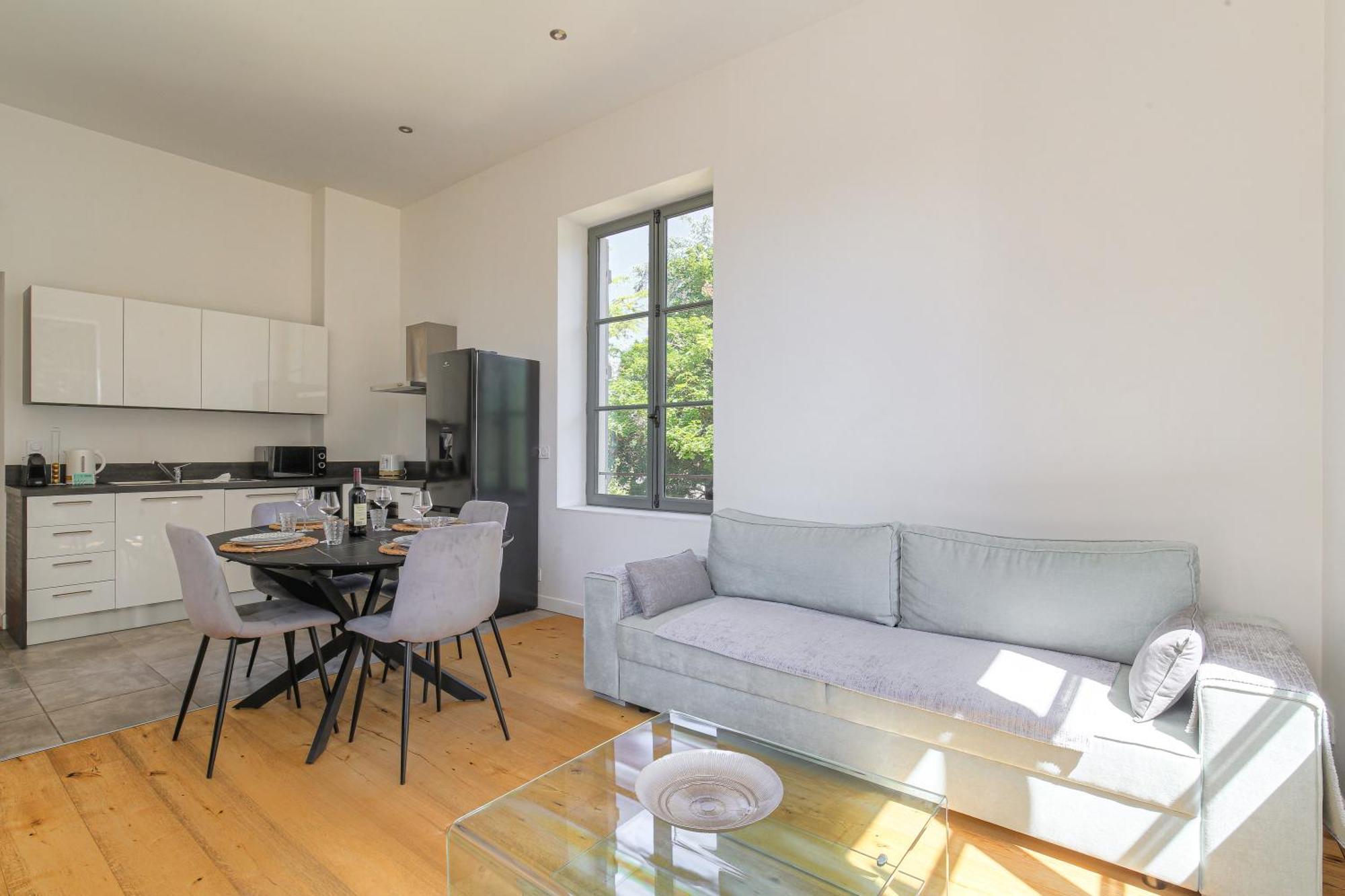 Chateau Ecully - Appartement 2 Chambres - Terrasse & Parking 外观 照片